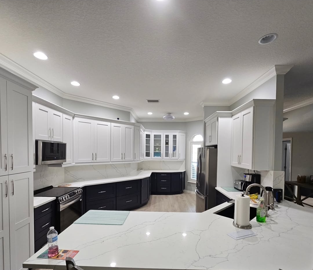 White upper cabinets over dark base cabinets